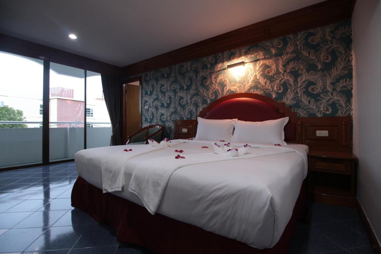 Taj Phuket Inn Patong Exterior photo
